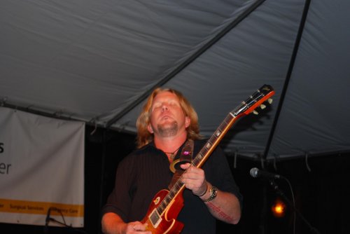 Devon Allman of Honeytribe becoming one with his guitar