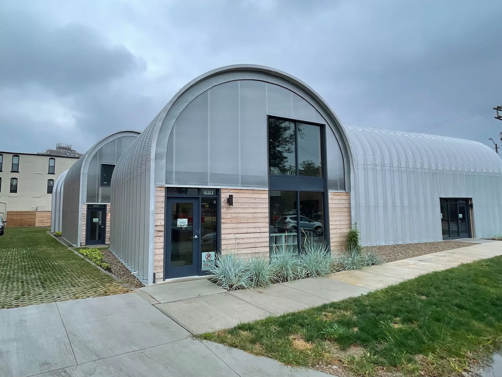 Oyster-and-Martini Bar to Open in Ohio City Hangars