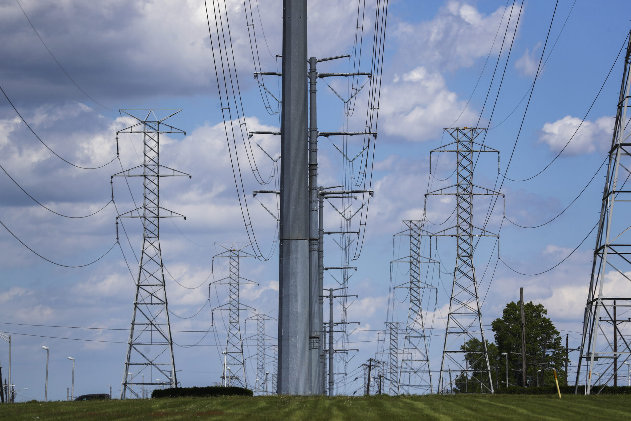 Utilities Plan $1.4 Trillion in Grid Investments, Likely Pushing Bills Higher in Ohio