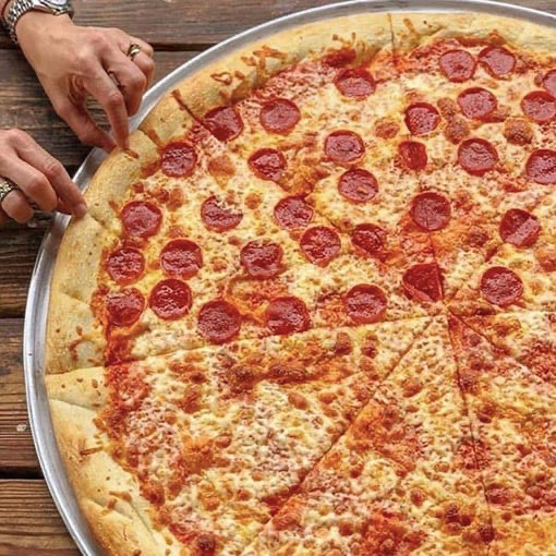 Benny Lorenzo’s Brings Giant Slices to Ohio City
